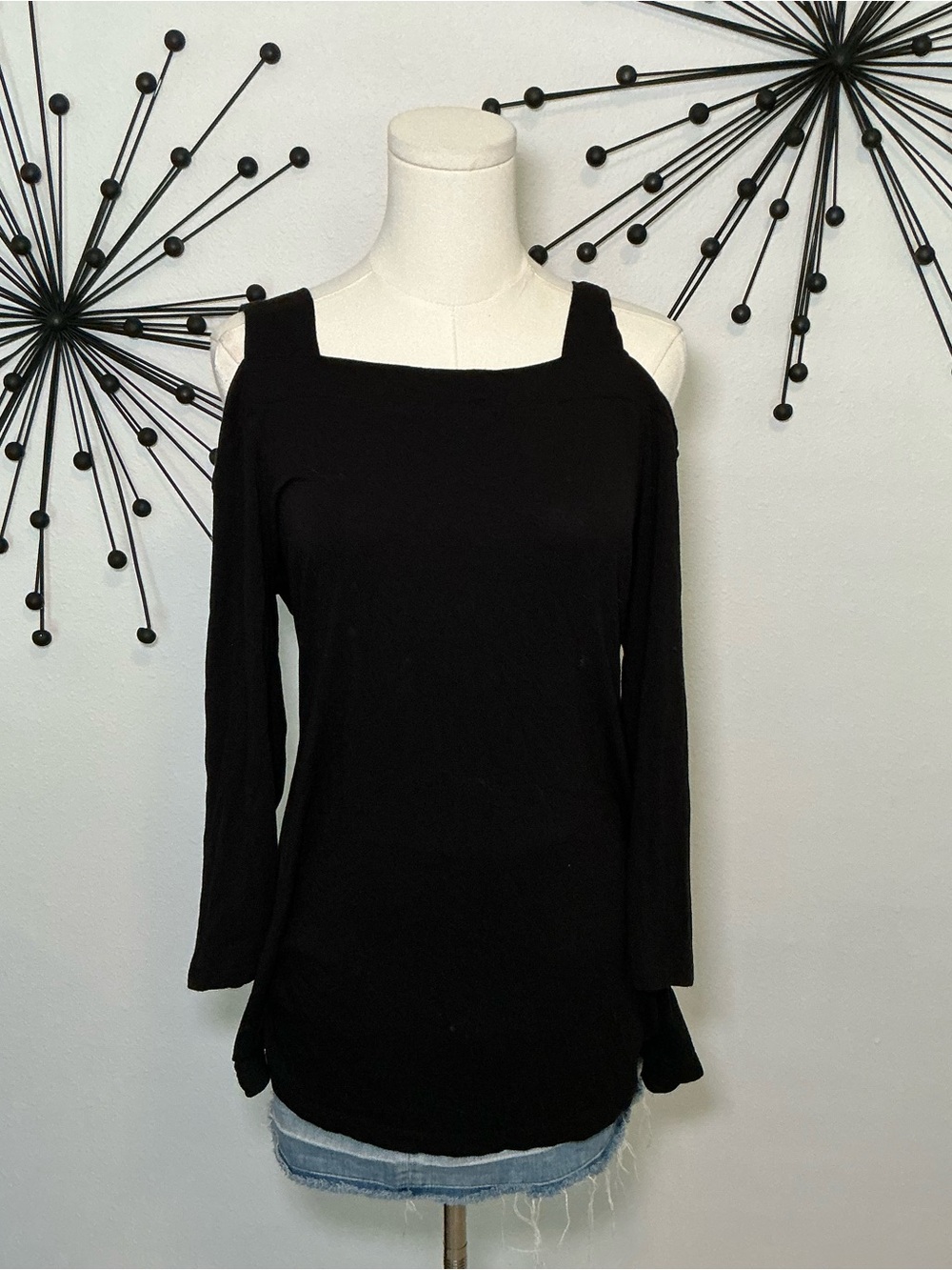 Venus Black Cold Shoulder Long Sleeve Top Size Medium